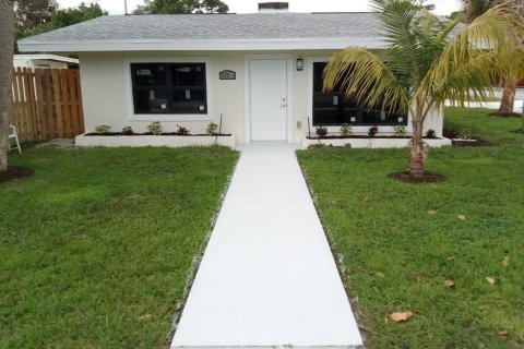 Propiedad comercial en alquiler en Jensen Beach, Florida, 2 dormitorios, 85.93 m2 № 913806 - foto 1