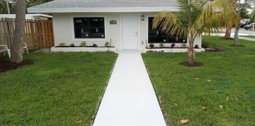 Propiedad comercial en Jensen Beach, Florida 2 dormitorios, 85.93 m2 № 913806