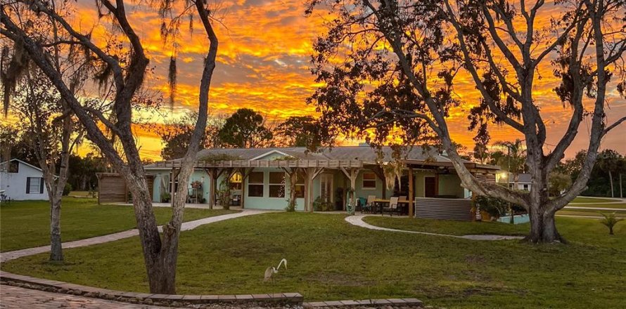Casa en New Smyrna Beach, Florida 3 dormitorios, 167.5 m2 № 1747301