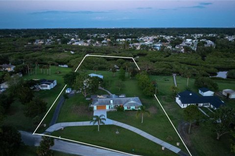 Casa en venta en New Smyrna Beach, Florida, 3 dormitorios, 167.5 m2 № 1747301 - foto 3