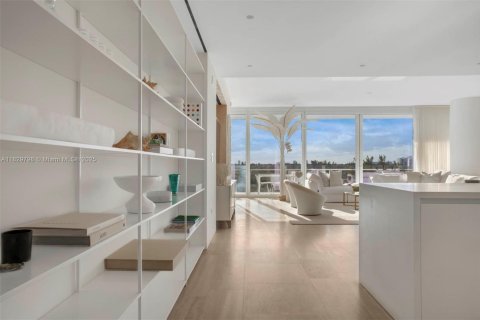 Condominio en alquiler en Surfside, Florida, 2 dormitorios, 188.03 m2 № 1934105 - foto 2