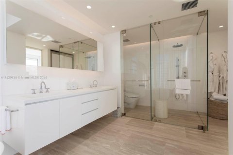 Condominio en alquiler en Surfside, Florida, 2 dormitorios, 188.03 m2 № 1934105 - foto 13