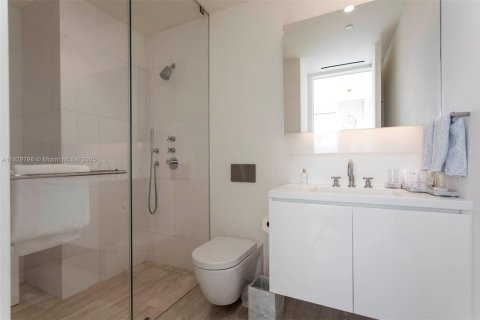 Condominio en alquiler en Surfside, Florida, 2 dormitorios, 188.03 m2 № 1934105 - foto 17
