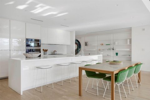 Condominio en alquiler en Surfside, Florida, 2 dormitorios, 188.03 m2 № 1934105 - foto 5