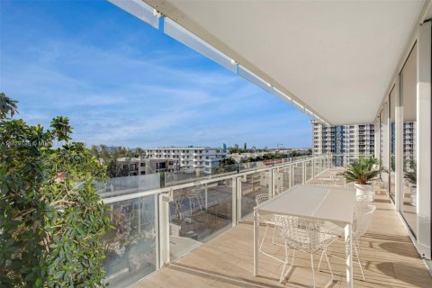 Condominio en alquiler en Surfside, Florida, 2 dormitorios, 188.03 m2 № 1934105 - foto 21