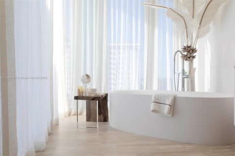 Condominio en alquiler en Surfside, Florida, 2 dormitorios, 188.03 m2 № 1934105 - foto 14