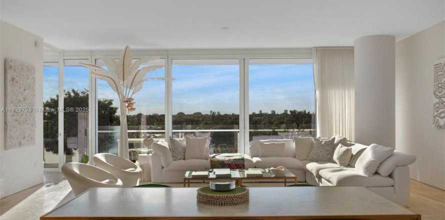 Condo in Surfside, Florida, 2 bedrooms № 1934105