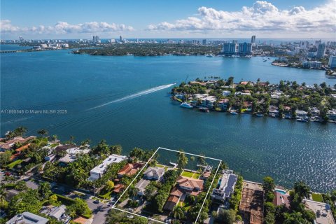 Casa en venta en Miami Beach, Florida, 10 dormitorios № 1947765 - foto 3