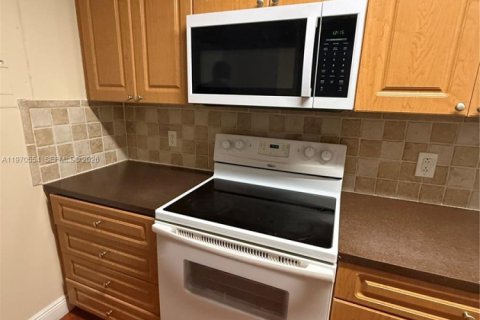 Снять в аренду кондоминиум в Хайалиа, Флорида 2 спальни, 89.19м2, № 2031187 - фото 4