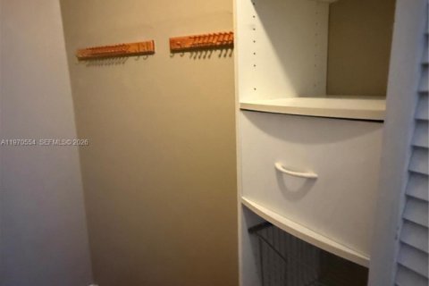 Снять в аренду кондоминиум в Хайалиа, Флорида 2 спальни, 89.19м2, № 2031187 - фото 9