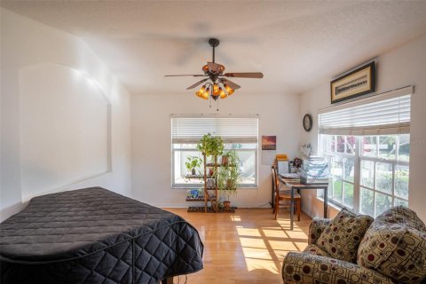 House in Tarpon Springs, Florida 4 bedrooms, 211.17 sq.m. № 2196437 - photo 4
