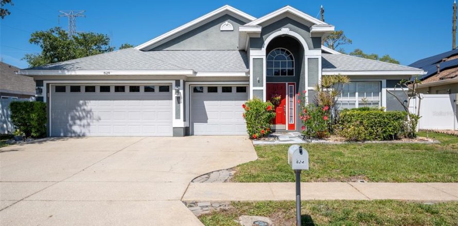 House in Tarpon Springs, Florida 4 bedrooms, 211.17 sq.m. № 2196437