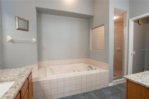 House in Tarpon Springs, Florida 4 bedrooms, 211.17 sq.m. № 2196437 - photo 13