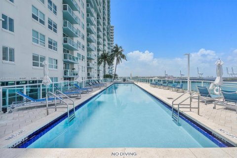 Condominio en alquiler en Hallandale Beach, Florida, 3 dormitorios, 191.84 m2 № 1788369 - foto 25