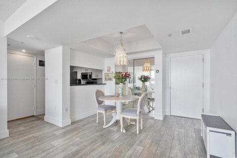 Condominio en alquiler en Hallandale Beach, Florida, 3 dormitorios, 191.84 m2 № 1788369 - foto 5