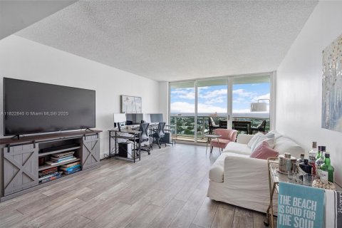 Condominio en alquiler en Hallandale Beach, Florida, 3 dormitorios, 191.84 m2 № 1788369 - foto 3