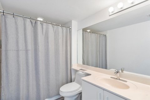 Condominio en alquiler en Hallandale Beach, Florida, 3 dormitorios, 191.84 m2 № 1788369 - foto 13