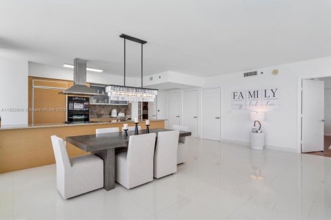 Condominio en alquiler en Hallandale Beach, Florida, 3 dormitorios, 191.84 m2 № 1788369 - foto 28