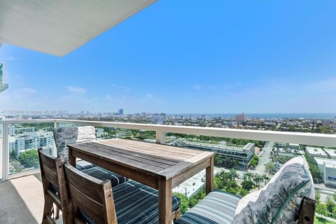 Condominio en alquiler en Hallandale Beach, Florida, 3 dormitorios, 191.84 m2 № 1788369 - foto 30