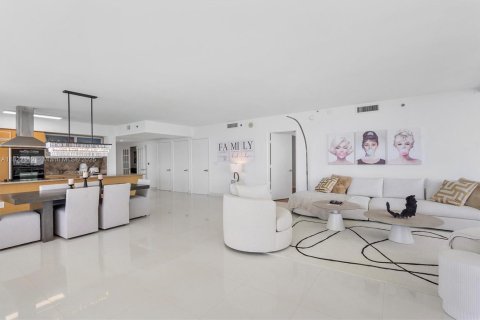 Condominio en alquiler en Hallandale Beach, Florida, 3 dormitorios, 191.84 m2 № 1788369 - foto 27