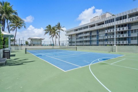 Condominio en alquiler en Hallandale Beach, Florida, 3 dormitorios, 191.84 m2 № 1788369 - foto 26