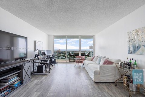 Condominio en alquiler en Hallandale Beach, Florida, 3 dormitorios, 191.84 m2 № 1788369 - foto 2
