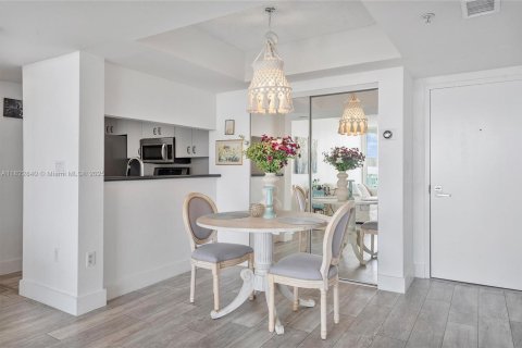 Condominio en alquiler en Hallandale Beach, Florida, 3 dormitorios, 191.84 m2 № 1788369 - foto 6