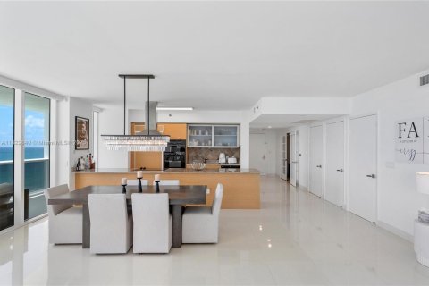 Condominio en alquiler en Hallandale Beach, Florida, 3 dormitorios, 191.84 m2 № 1788369 - foto 29