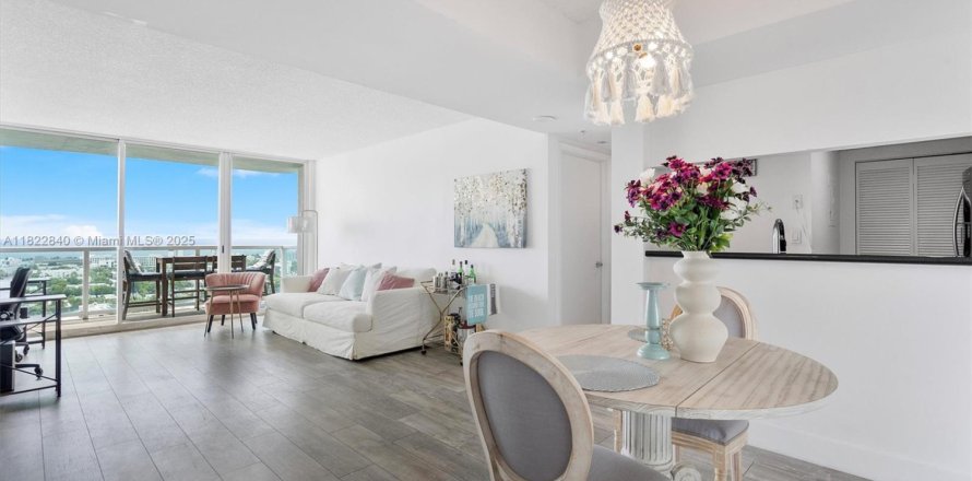 Condominio en Hallandale Beach, Florida, 3 dormitorios  № 1788369