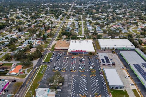 Immobilier commercial à louer à Kenneth City, Floride: 4827.57 m2 № 1723801 - photo 1