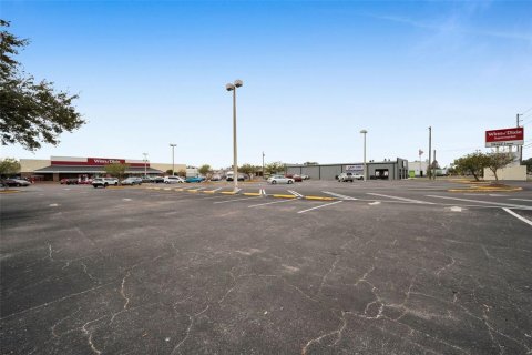 Immobilier commercial à louer à Kenneth City, Floride: 4827.57 m2 № 1723801 - photo 9