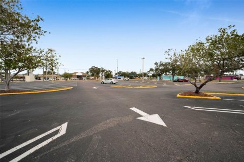 Immobilier commercial à louer à Kenneth City, Floride: 4827.57 m2 № 1723801 - photo 27