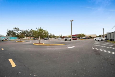 Immobilier commercial à louer à Kenneth City, Floride: 4827.57 m2 № 1723801 - photo 11