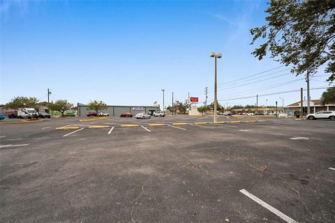 Immobilier commercial à louer à Kenneth City, Floride: 4827.57 m2 № 1723801 - photo 15