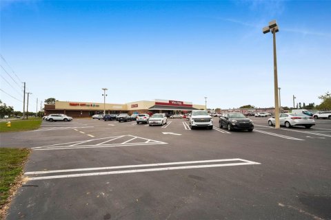 Immobilier commercial à louer à Kenneth City, Floride: 4827.57 m2 № 1723801 - photo 17
