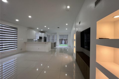 Adosado en alquiler en Pembroke Pines, Florida, 3 dormitorios, 127.28 m2 № 2026117 - foto 6