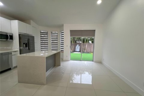 Adosado en alquiler en Pembroke Pines, Florida, 3 dormitorios, 127.28 m2 № 2026117 - foto 11