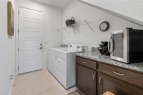 Touwnhouse à vendre à Orlando, Floride: 3 chambres, 158.68 m2 № 2111541 - photo 11