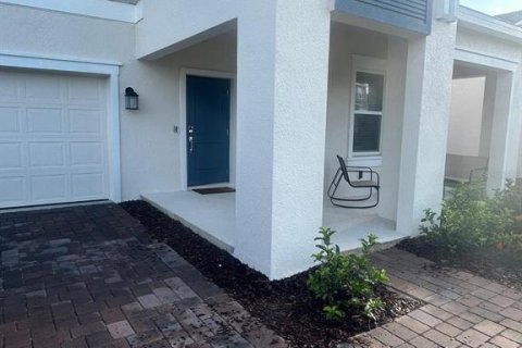 House in Apopka, Florida 4 bedrooms, 229.38 sq.m. № 2226690