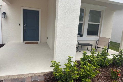 House in Apopka, Florida 4 bedrooms, 229.38 sq.m. № 2226690 - photo 2