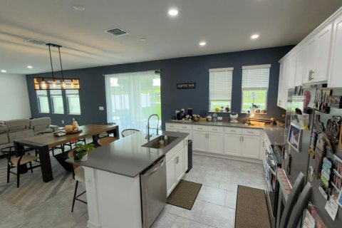 House in Apopka, Florida 4 bedrooms, 229.38 sq.m. № 2226690 - photo 5