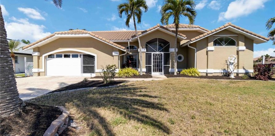 House in Port Charlotte, Florida 3 bedrooms, 227.05 sq.m. № 1608880