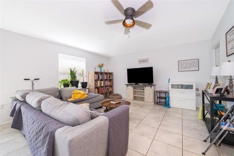 House in Kissimmee, Florida 3 bedrooms, 144.93 sq.m. № 1795169 - photo 7