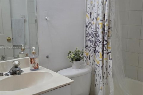 Купить кондоминиум в Дорал, Флорида 2 спальни, 97.55м2, № 1972094 - фото 11