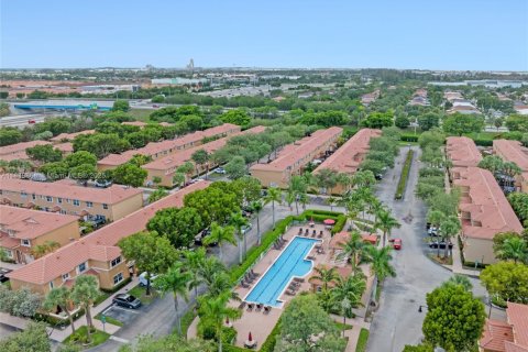 Adosado en venta en Miami Lakes, Florida, 3 dormitorios, 134.71 m2 № 1839231 - foto 26