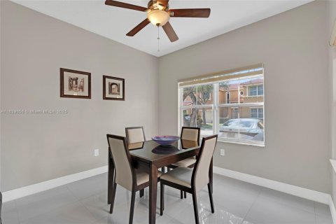 Adosado en venta en Miami Lakes, Florida, 3 dormitorios, 134.71 m2 № 1839231 - foto 13