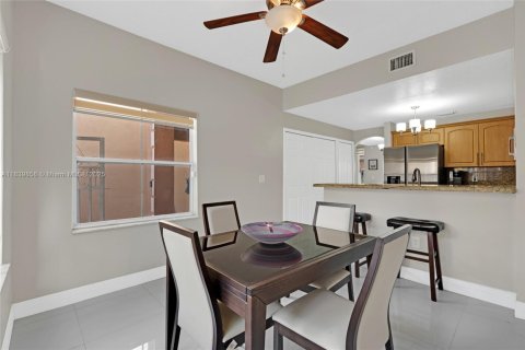 Adosado en venta en Miami Lakes, Florida, 3 dormitorios, 134.71 m2 № 1839231 - foto 14