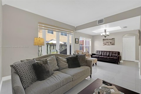Adosado en venta en Miami Lakes, Florida, 3 dormitorios, 134.71 m2 № 1839231 - foto 5