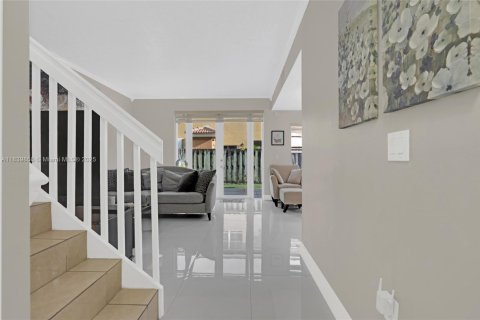 Adosado en venta en Miami Lakes, Florida, 3 dormitorios, 134.71 m2 № 1839231 - foto 3