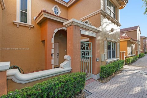 Adosado en venta en Miami Lakes, Florida, 3 dormitorios, 134.71 m2 № 1839231 - foto 2